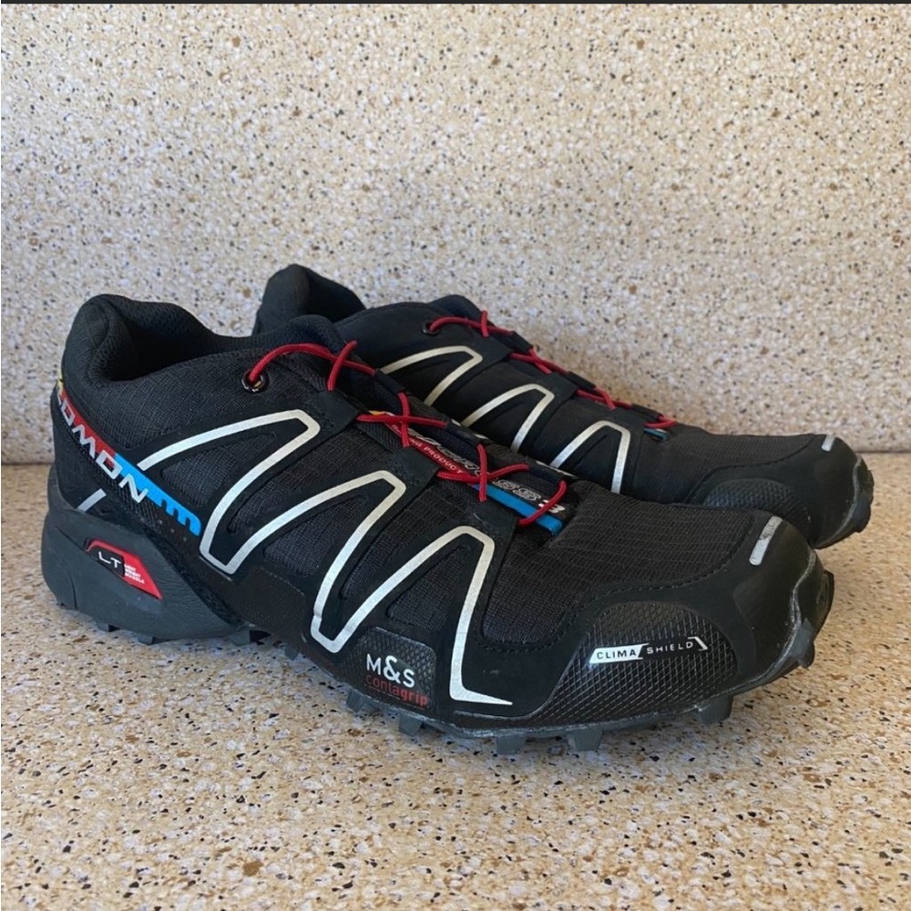 Salomon Speedcross 5 women’s athletic shoe.